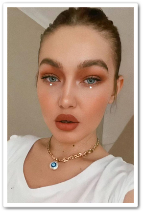 Gigi hadid store evil eye necklace